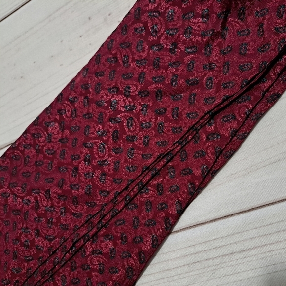 Red Paisley Scarf Handmade - Picture 6 of 7